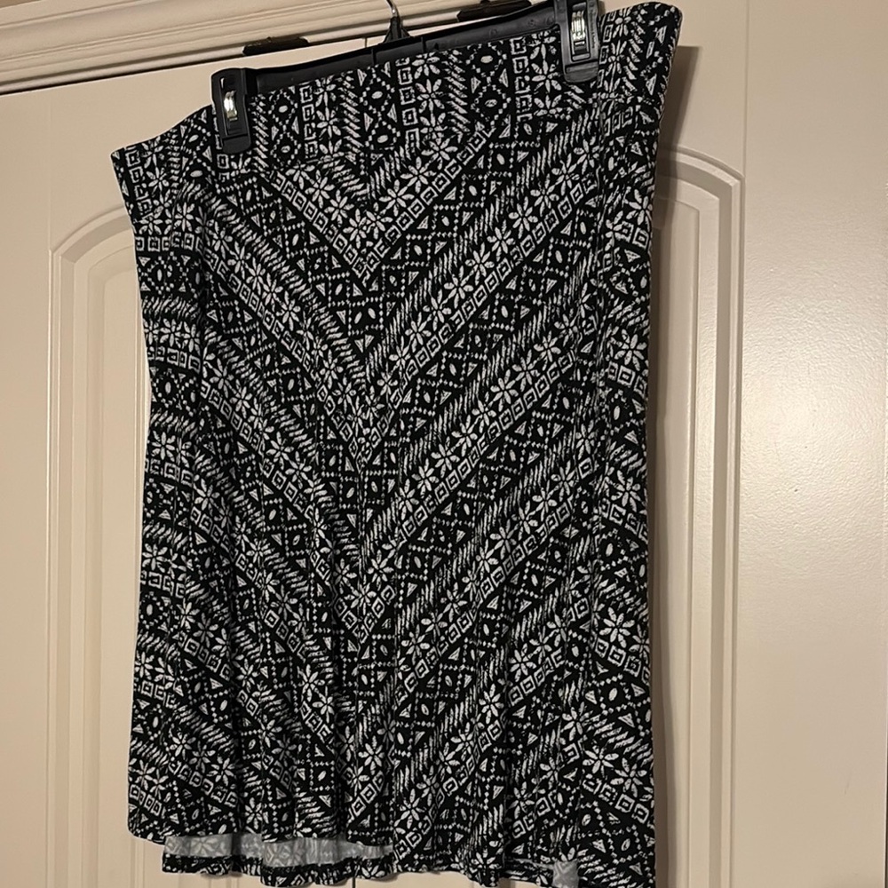 LOFT Black and White Pleated A-Line Skirt